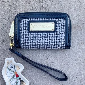 Betsey Johnson wristlet / wallet